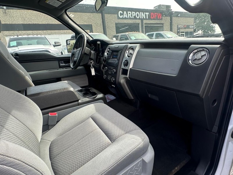 Ford F-150 Vehicle Full-screen Gallery Image 23