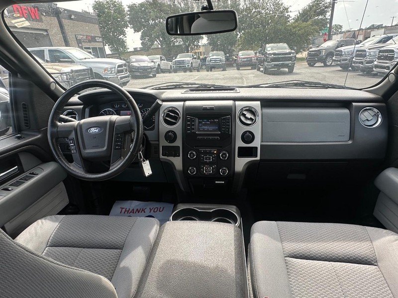 Ford F-150 Vehicle Full-screen Gallery Image 24