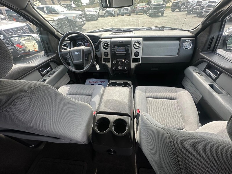 Ford F-150 Vehicle Full-screen Gallery Image 25