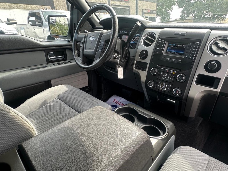 Ford F-150 Vehicle Full-screen Gallery Image 27