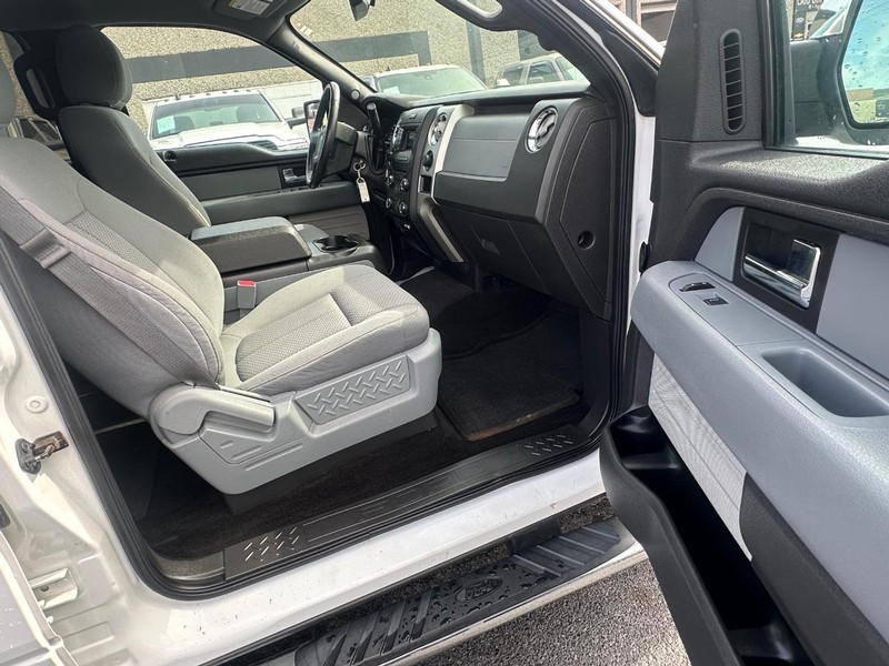 Ford F-150 Vehicle Full-screen Gallery Image 28