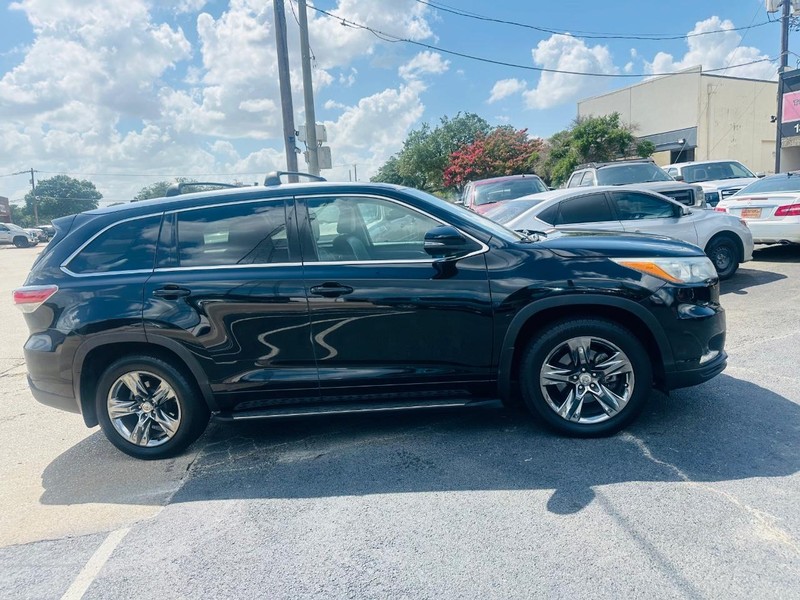 Toyota Highlander Vehicle Full-screen Gallery Image 05