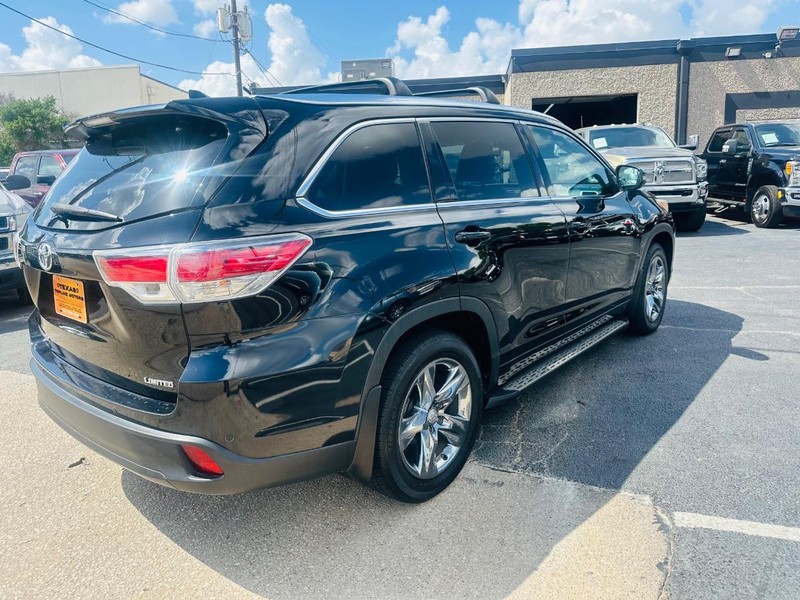 Toyota Highlander Vehicle Full-screen Gallery Image 06