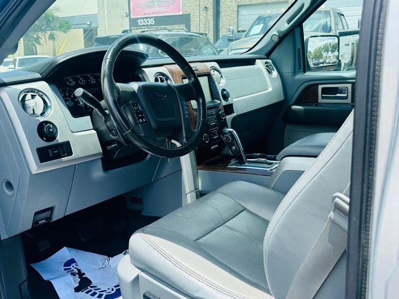 Ford F-150 Vehicle Full-screen Gallery Image 18