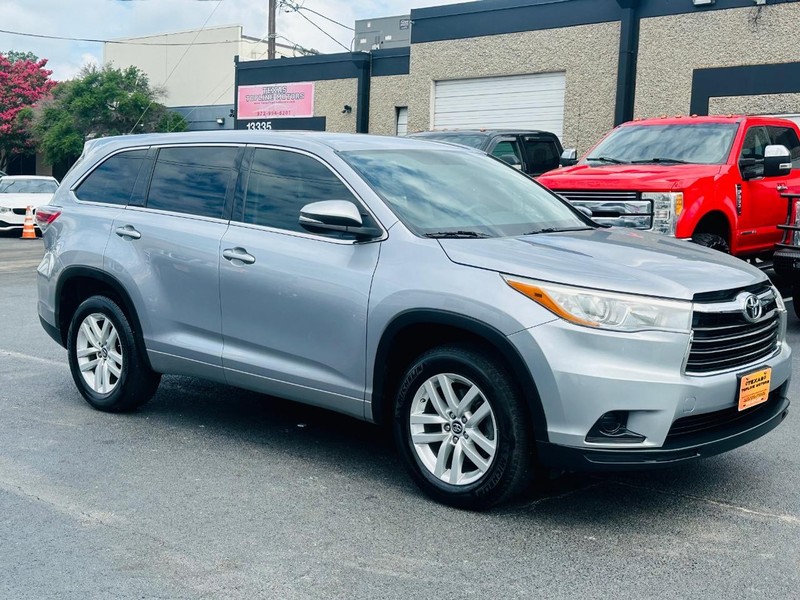 Toyota Highlander Vehicle Full-screen Gallery Image 3