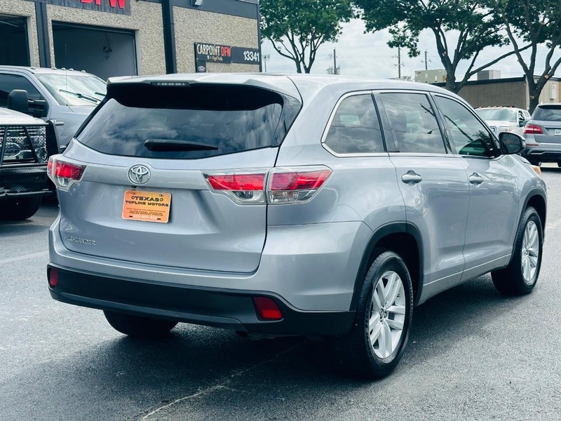 Toyota Highlander Vehicle Full-screen Gallery Image 4