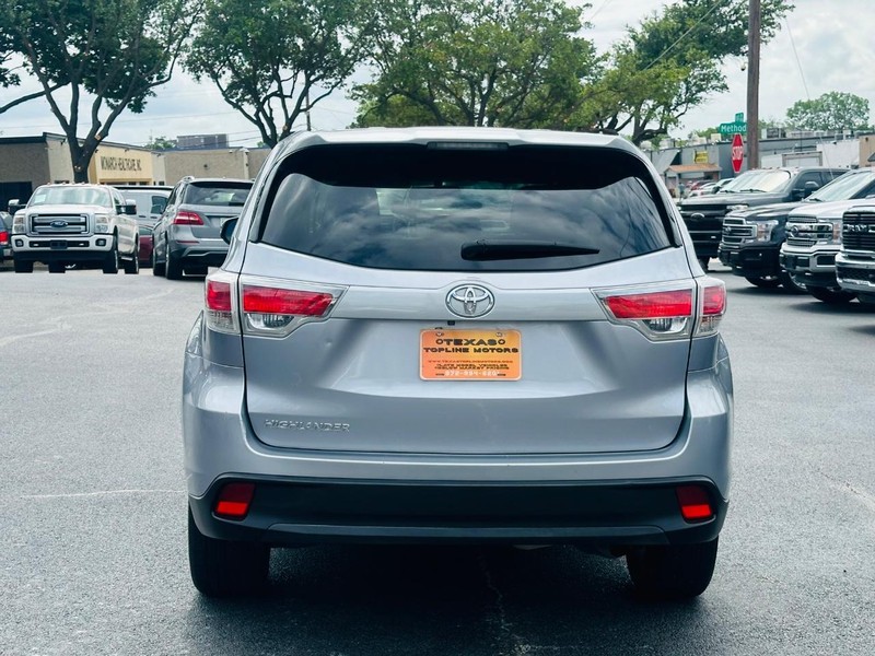 Toyota Highlander Vehicle Full-screen Gallery Image 9