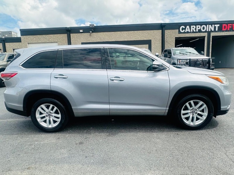 Toyota Highlander Vehicle Full-screen Gallery Image 11