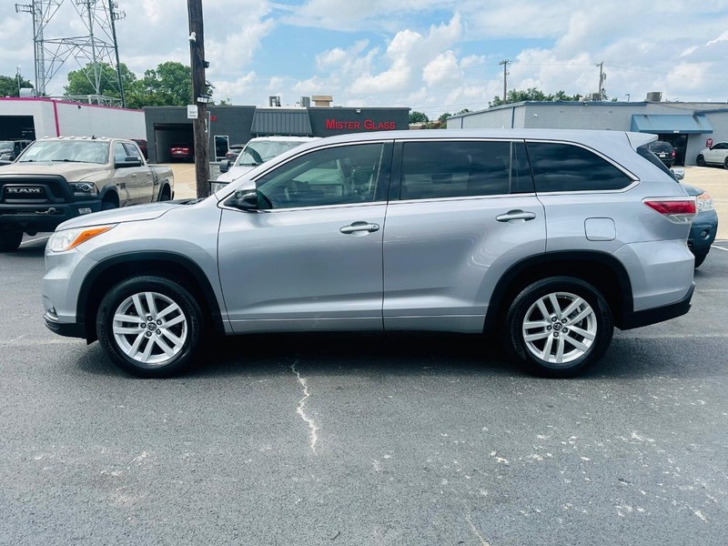 Toyota Highlander Vehicle Full-screen Gallery Image 12