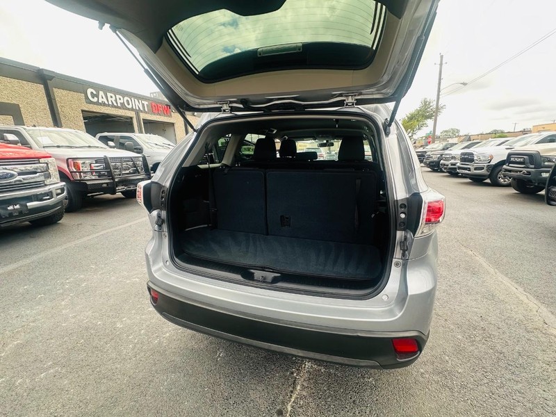 Toyota Highlander Vehicle Full-screen Gallery Image 20