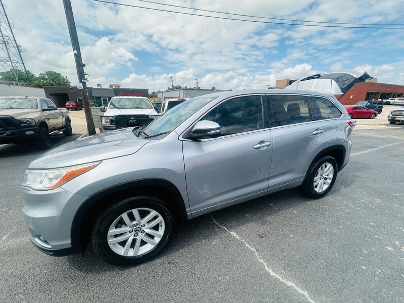 Toyota Highlander Vehicle Full-screen Gallery Image 25