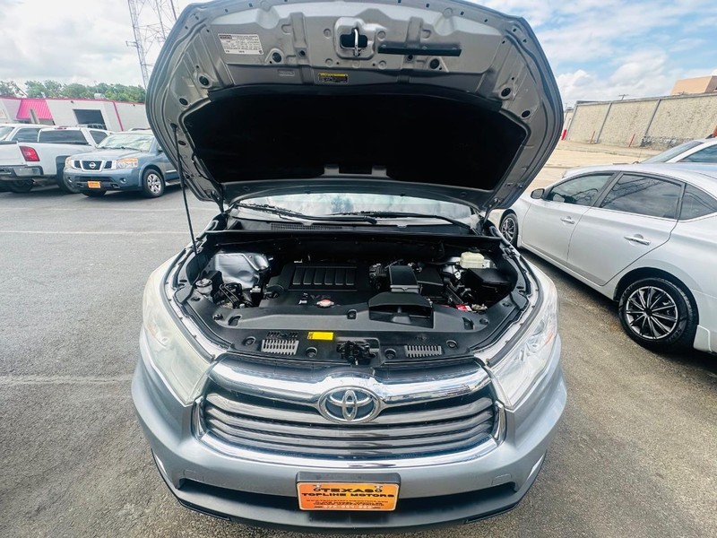 Toyota Highlander Vehicle Full-screen Gallery Image 31