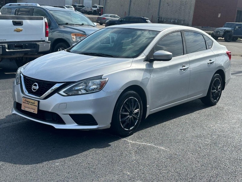 Nissan Sentra Vehicle Full-screen Gallery Image 02