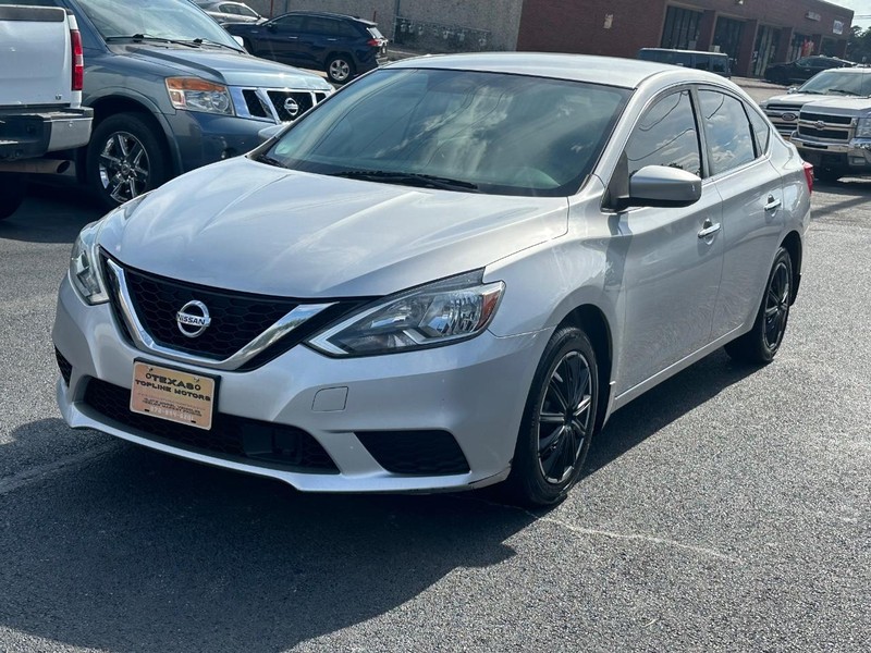 Nissan Sentra Vehicle Full-screen Gallery Image 03