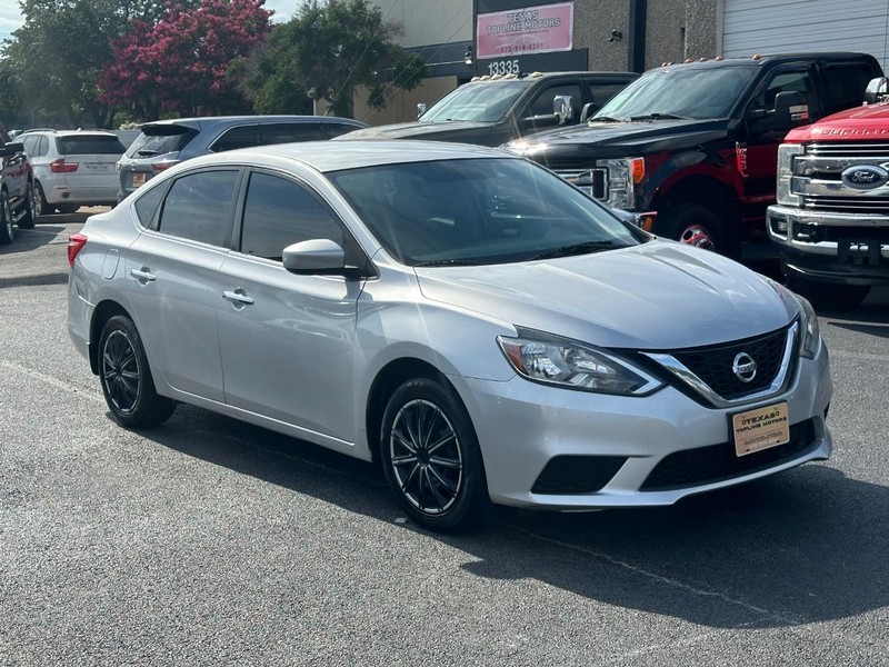 Nissan Sentra Vehicle Full-screen Gallery Image 06