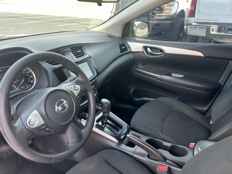 Nissan Sentra Vehicle Full-screen Gallery Image 13