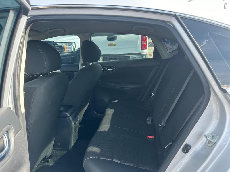 Nissan Sentra Vehicle Full-screen Gallery Image 14