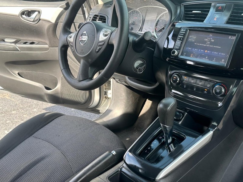 Nissan Sentra Vehicle Full-screen Gallery Image 16