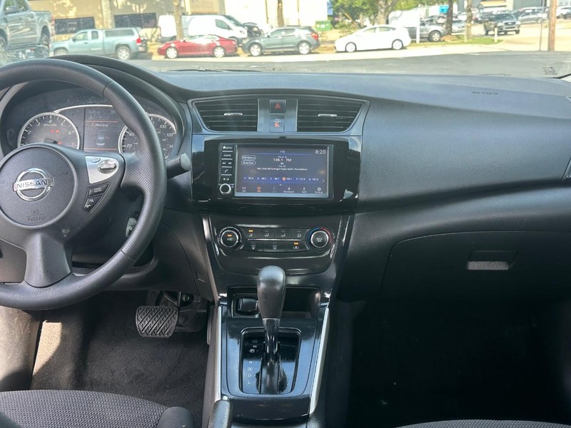 Nissan Sentra Vehicle Full-screen Gallery Image 18