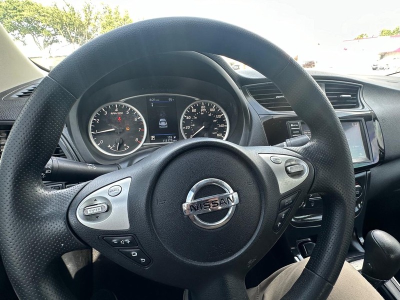 Nissan Sentra Vehicle Full-screen Gallery Image 19