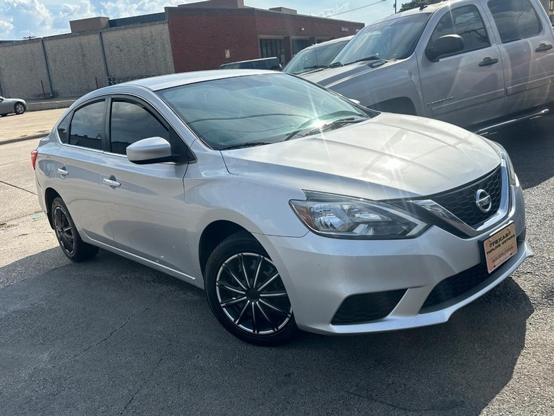 Nissan Sentra Vehicle Full-screen Gallery Image 22