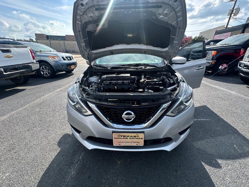 Nissan Sentra Vehicle Full-screen Gallery Image 23