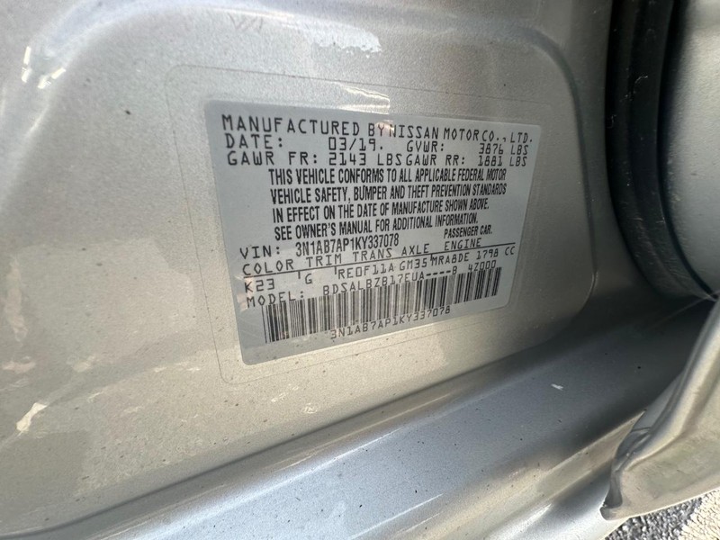 Nissan Sentra Vehicle Full-screen Gallery Image 24