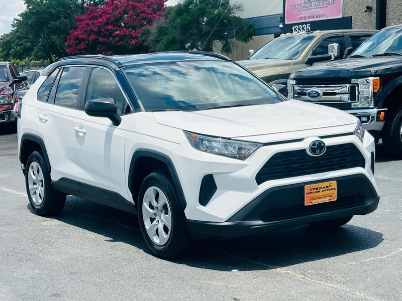 Toyota RAV4 Vehicle Full-screen Gallery Image 03