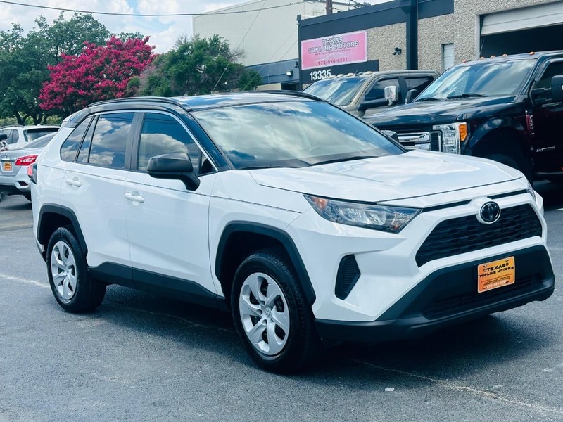 Toyota RAV4 Vehicle Full-screen Gallery Image 04