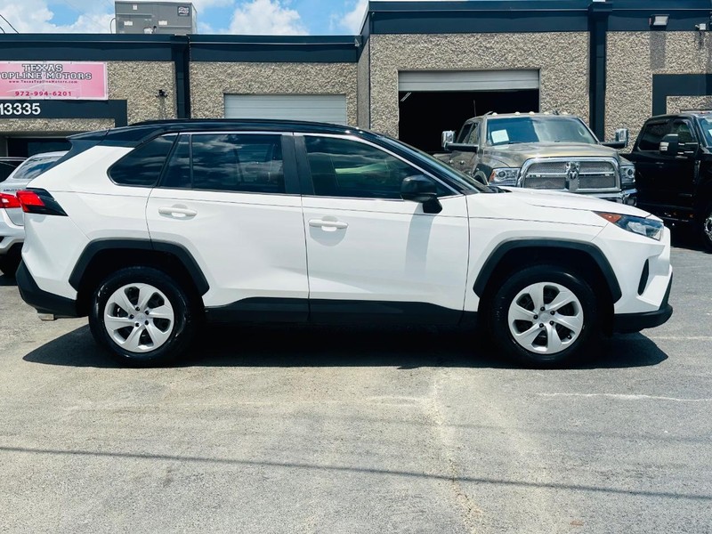 Toyota RAV4 Vehicle Full-screen Gallery Image 06