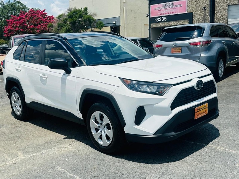 Toyota RAV4 Vehicle Full-screen Gallery Image 07