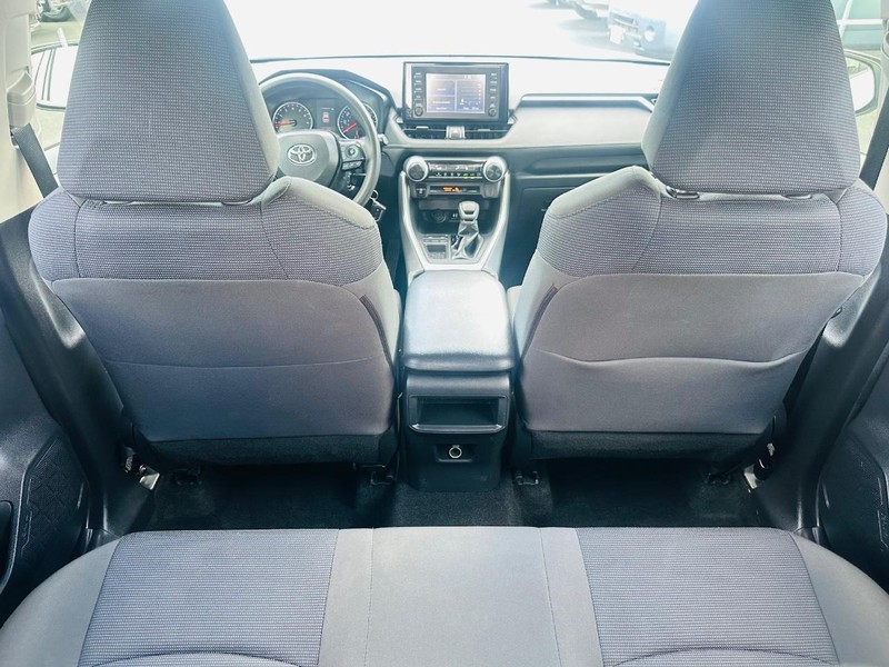 Toyota RAV4 Vehicle Full-screen Gallery Image 24