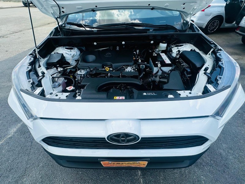 Toyota RAV4 Vehicle Full-screen Gallery Image 27