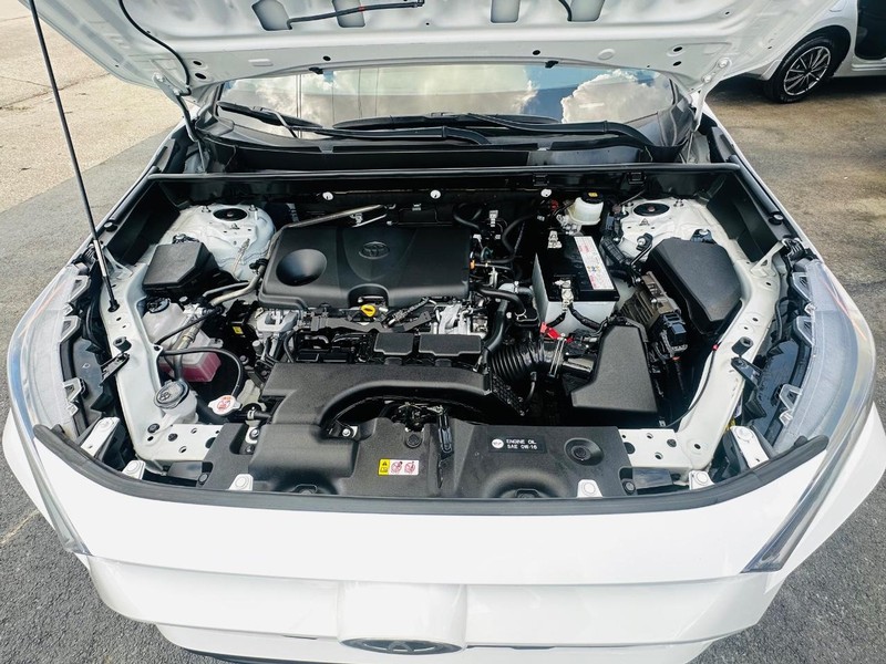 Toyota RAV4 Vehicle Full-screen Gallery Image 28