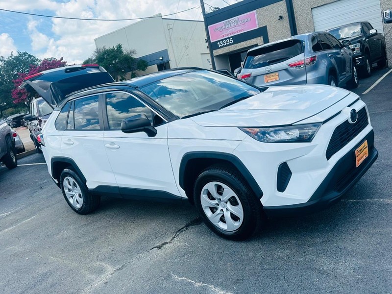 Toyota RAV4 Vehicle Full-screen Gallery Image 29