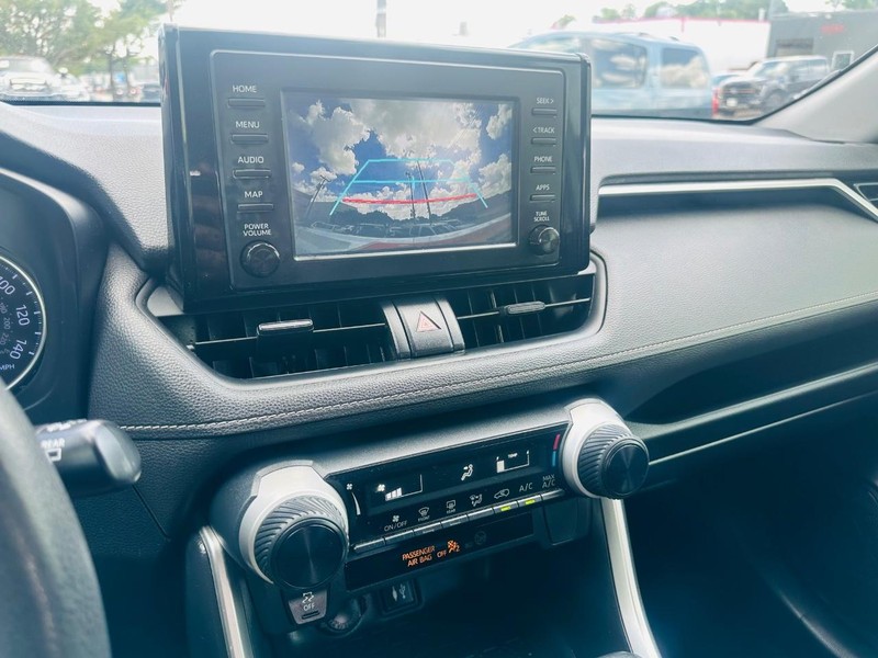 Toyota RAV4 Vehicle Full-screen Gallery Image 30