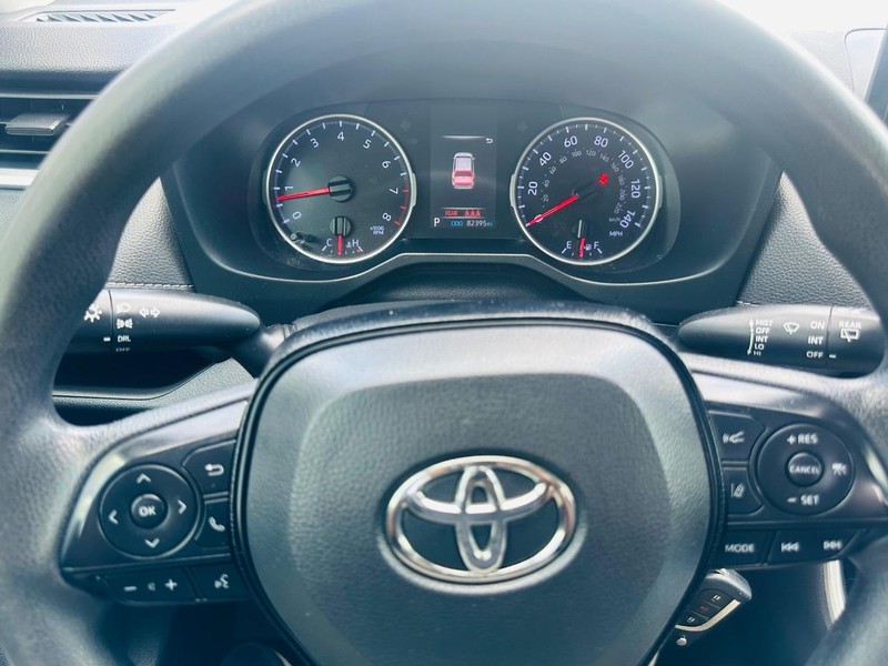 Toyota RAV4 Vehicle Full-screen Gallery Image 31