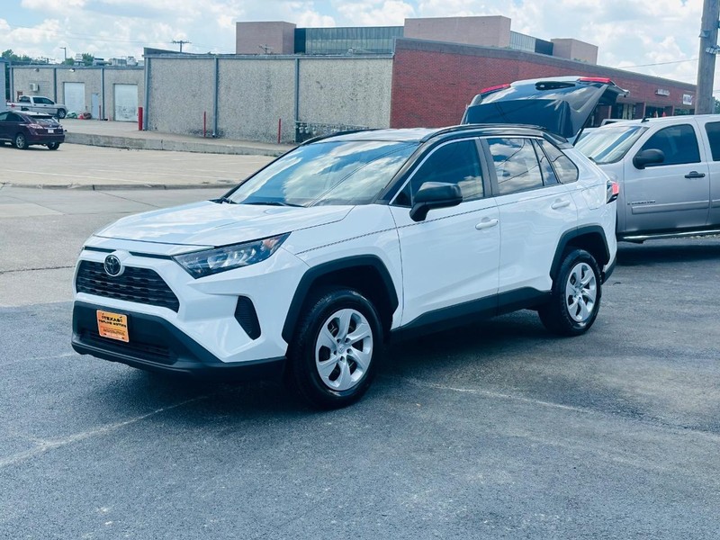 Toyota RAV4 Vehicle Full-screen Gallery Image 32