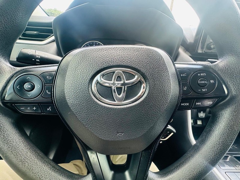 Toyota RAV4 Vehicle Full-screen Gallery Image 33