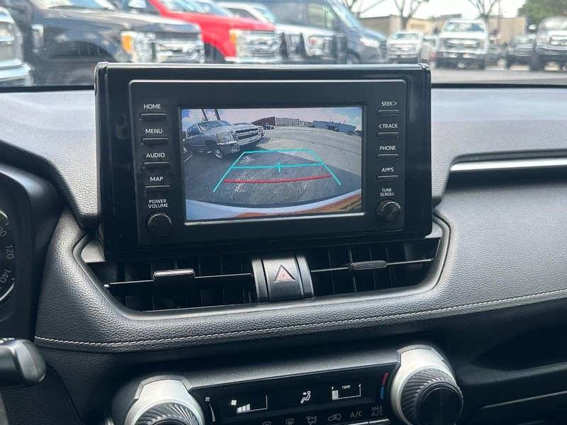 Toyota RAV4 Vehicle Full-screen Gallery Image 38