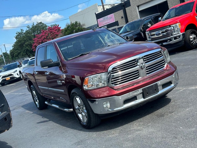 Ram 1500 Vehicle Full-screen Gallery Image 3