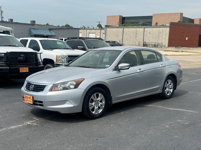 Honda Accord Sedan Vehicle Full-screen Gallery Image 02