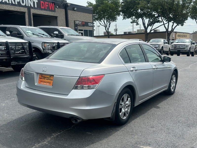 Honda Accord Sedan Vehicle Full-screen Gallery Image 05