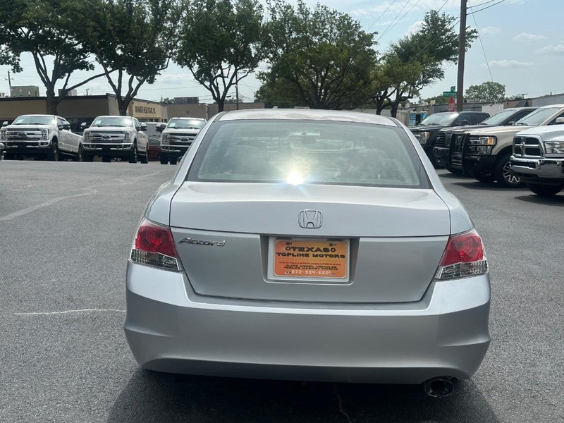 Honda Accord Sedan Vehicle Full-screen Gallery Image 06