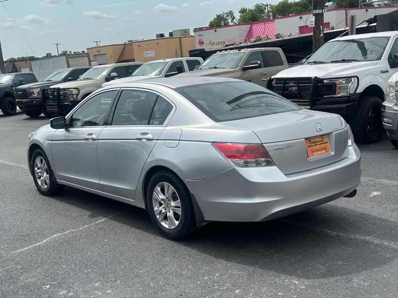 Honda Accord Sedan Vehicle Full-screen Gallery Image 07