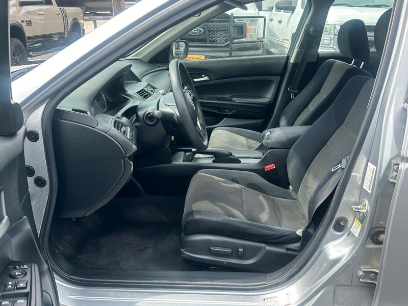 Honda Accord Sedan Vehicle Full-screen Gallery Image 08