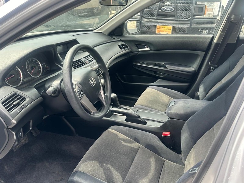 Honda Accord Sedan Vehicle Full-screen Gallery Image 09