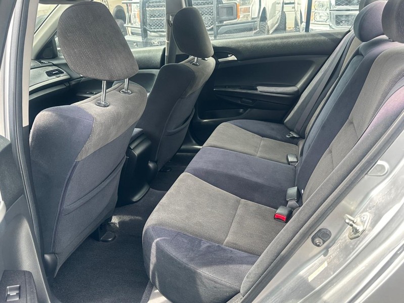 Honda Accord Sedan Vehicle Full-screen Gallery Image 10