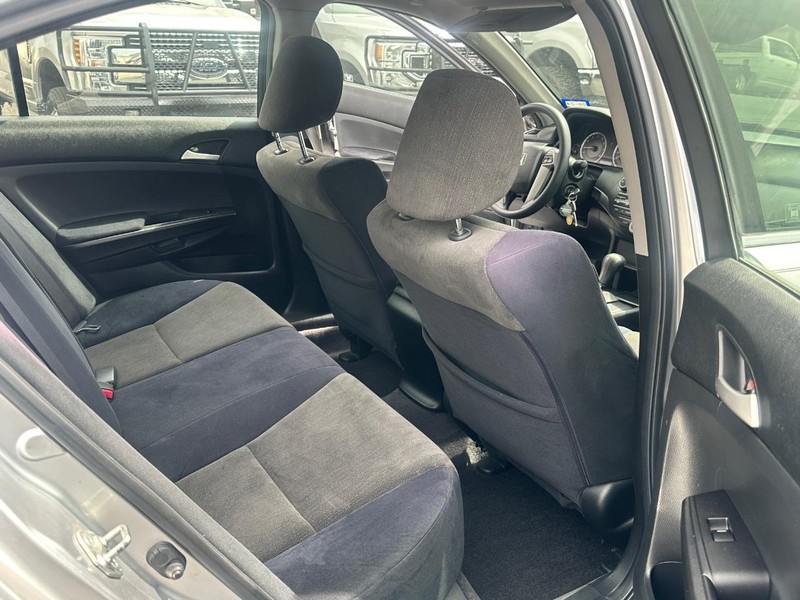 Honda Accord Sedan Vehicle Full-screen Gallery Image 12