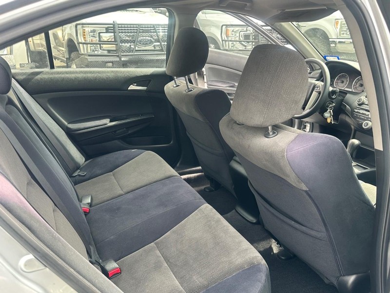 Honda Accord Sedan Vehicle Full-screen Gallery Image 13